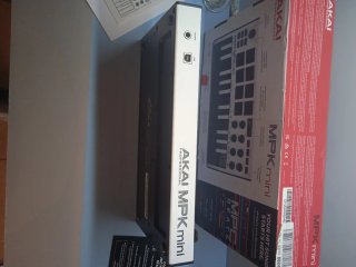 Akai MPK Mini MK3 Edición Especial White