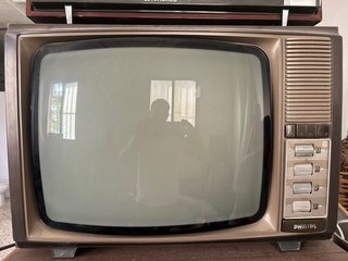 Televisores Antiguos Philips Marrones y Plateados