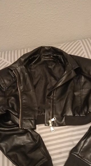 Chaqueta polipiel estilo torera