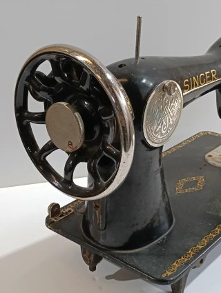 Máquina de coser SINGER antigua