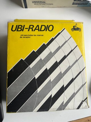 Caja porta radio extraíble coche