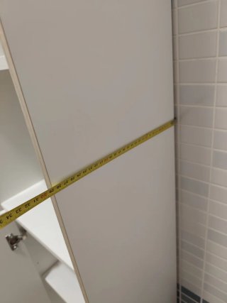 Armario baño estrecho blanco y madera