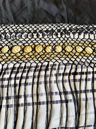 Mantón de Manila negro bordado