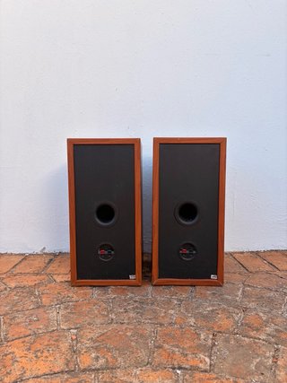 Altavoces Jamo Negros y Marrones