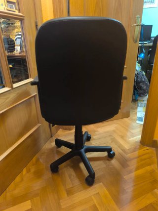 Silla de oficina negra
