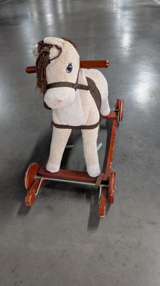 Caballito balancín para niño