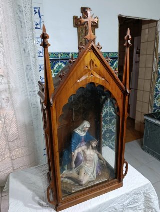 Piedad de Olot con Capilla Neogótica
