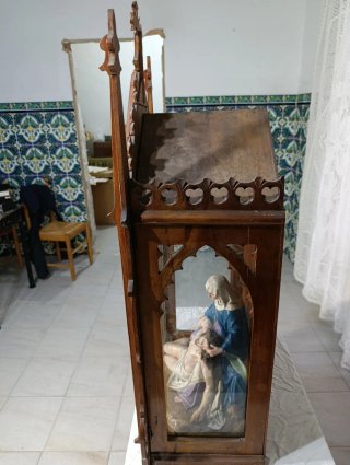 Piedad de Olot con Capilla Neogótica