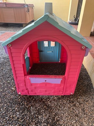 Casa de juegos infantil rosa y azul