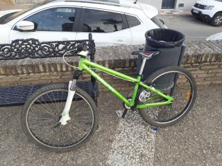 Bicicleta de montaña verde