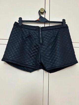 Falda pantalón efecto piel acolchada