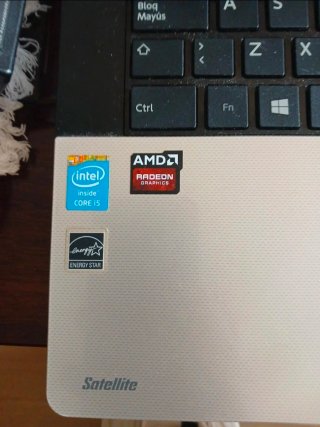 Portátil Toshiba Satellite L70 i5