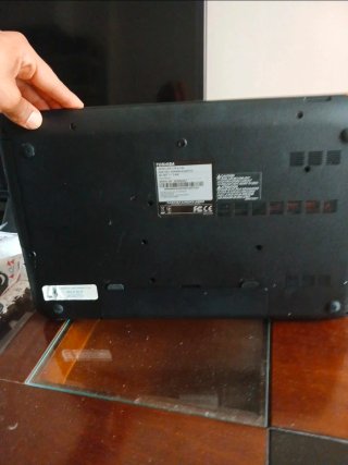 Portátil Toshiba Satellite L70 i5