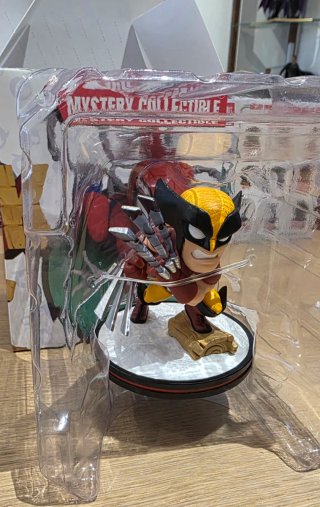 Figura Q-Fig Lobezno McFarlane Qmx