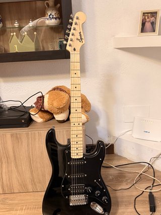 Guitarra Eléctrica Negra Stratocaster