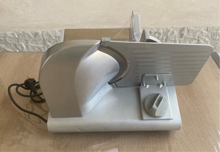Cortador de fiambre plateado