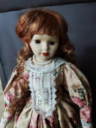 Muñeca antigua porcelana vestido floral