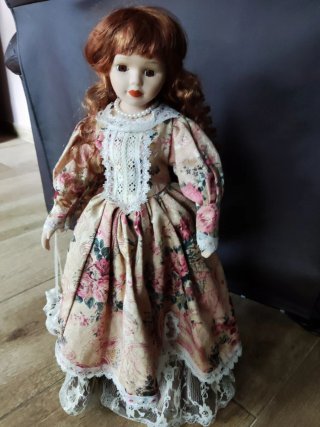 Muñeca antigua porcelana vestido floral