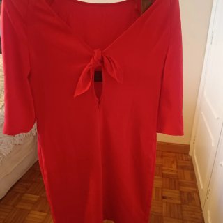 Vestido de cóctel, escote espalda con lazada