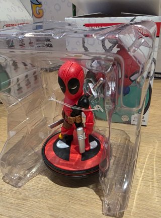 Figura Deadpool Q-Fig McFarlane Qmx
