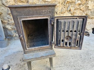 Estufa de leña antigua