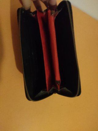 Monedero Desigual Negro y Rojo