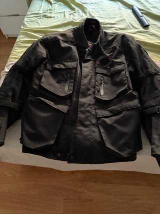 Chaqueta de moto con protecciones