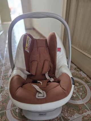 Carro de bebé blanco y marrón bebe car