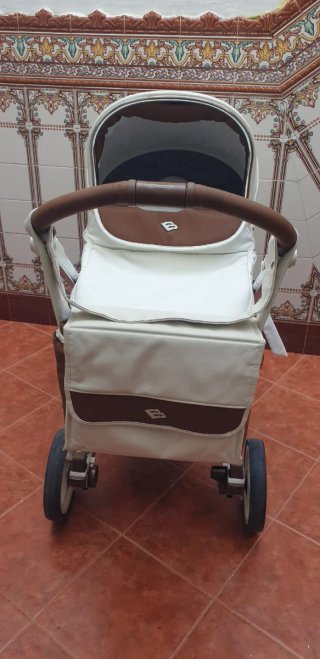 Carro de bebé blanco y marrón bebe car