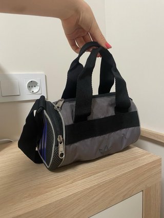Bolso deportivo Adidas gris y azul