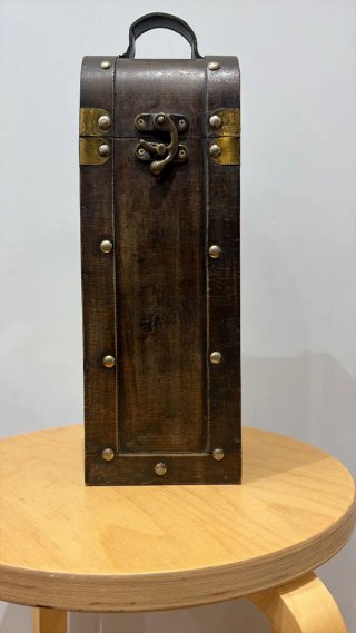 Caja de madera estilo cofre con asa