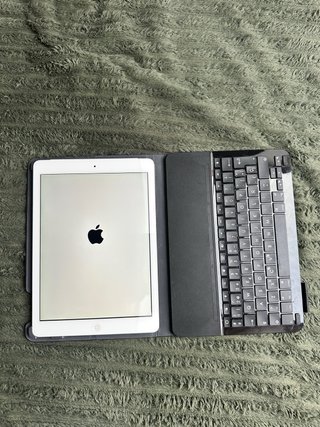 iPad Air 128GB WiFi + 4G con Teclado Logitech