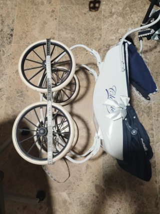 Carrito de juguete clásico azul