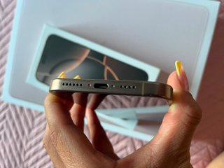 iPhone 16 Pro Max Dorado