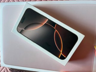 iPhone 16 Pro Max Dorado
