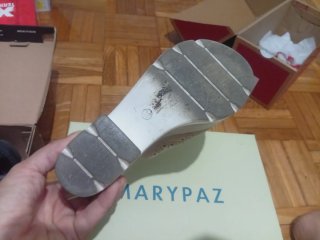 Zuecos calados BELLES talla 36