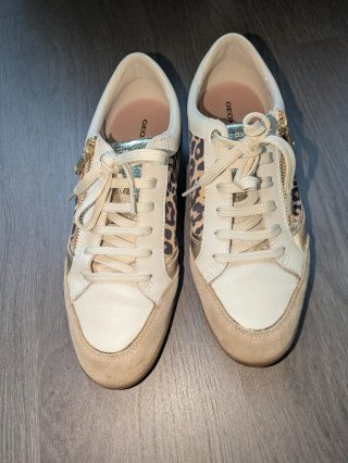 Tenis Geox Mujer Beige y Dorado