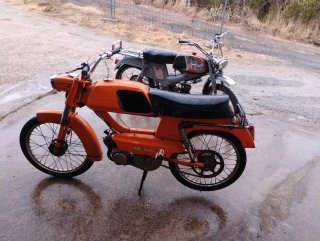 Ciclomotor Peugeot 104R Naranja