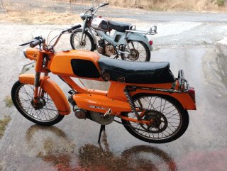 Ciclomotor Peugeot 104R Naranja