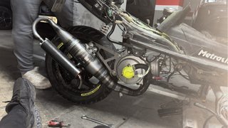 Yamaha Aerox Negra y Amarilla