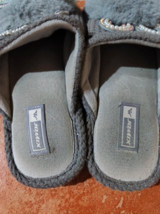Pantofole grigie con orecchie