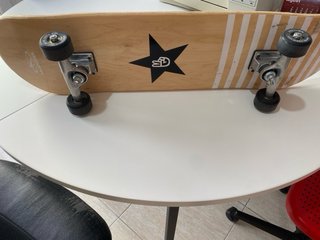 Skate con diseño de estrella y rayas