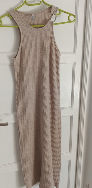 Vestido Stradivarius beige con aro