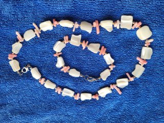 Joyeria. Conjunto de collar, pulsera y pendientes.