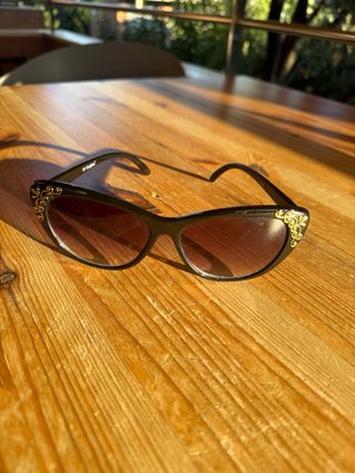 Gafas de Sol Cat Eye Negras Detalles Dorados NY