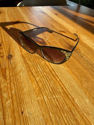 Gafas de Sol Cat Eye Negras Detalles Dorados NY