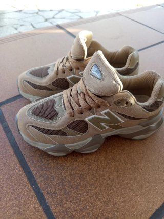 Zapatillas Modelo New Balance 9060 Beige/Marrón