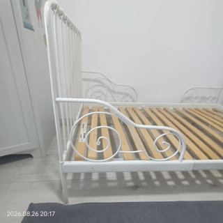 Cama infantil blanca Ikea. Extensible.