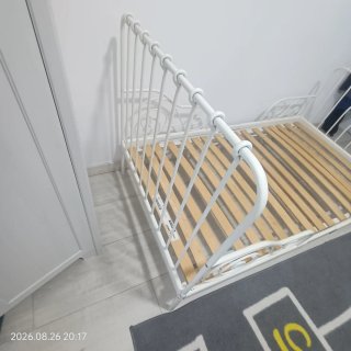 Cama infantil blanca Ikea. Extensible.