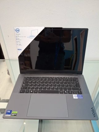Portátil Lenovo Yoga Pro 7